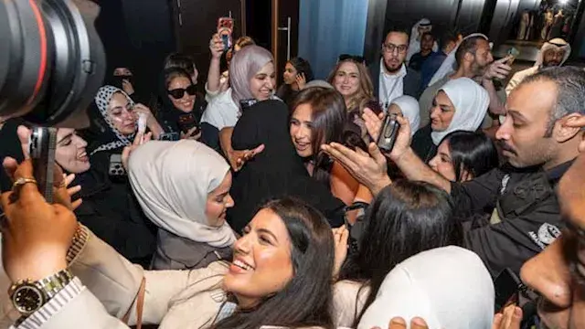 ياسمين عبدالعزيز والسقا يحتفلا...