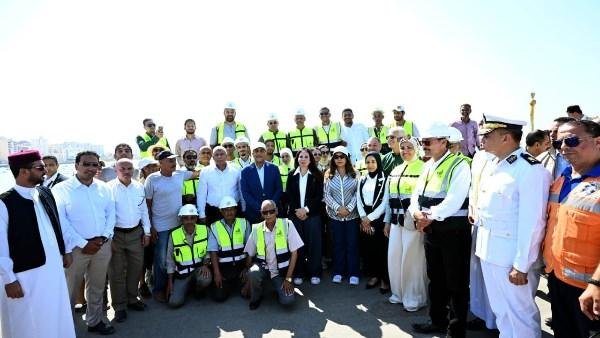 مدبولي يتابع خطة تحويل الميناء...